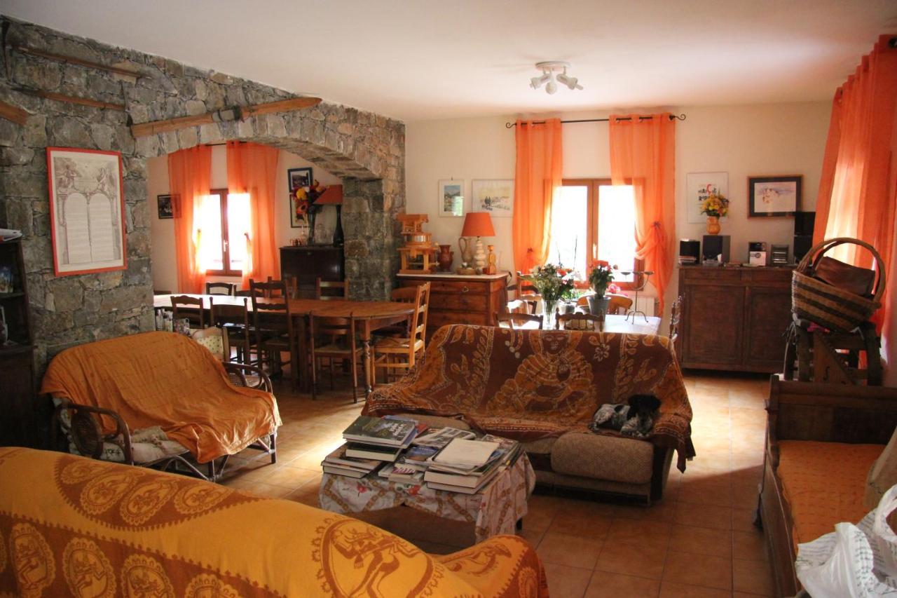 Chambre D'Hote "Chez Antoinette Et Charles" Santo-Pietro-di-Venaco Exterior photo
